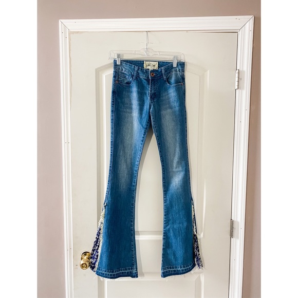 WHITE CROWπ¦ Indie Light Wash Flare Jeans - Picture 3 of 6